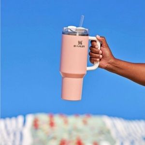 New Stanley Quencher Tumbler 40oz H2.0 Limited Edition - Peach Colorblock